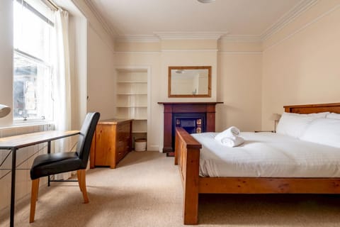 Bed, Living room, Photo of the whole room, Seating area, Bedroom