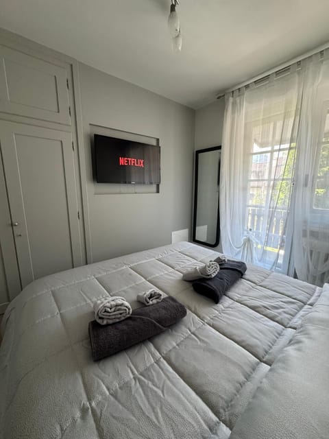 Bed, Photo of the whole room, Bedroom, towels, wardrobe