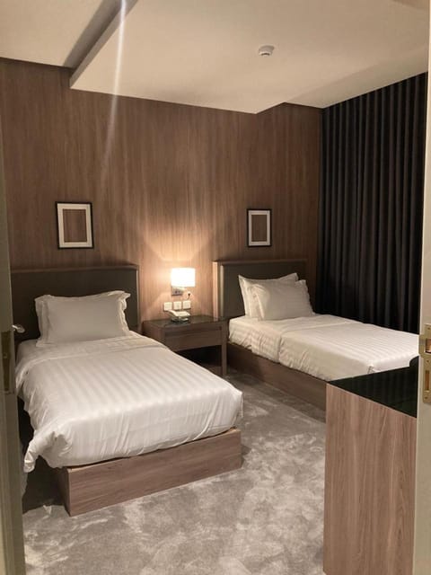 Bed, Photo of the whole room, Bedroom, flat iron, internet, wardrobe