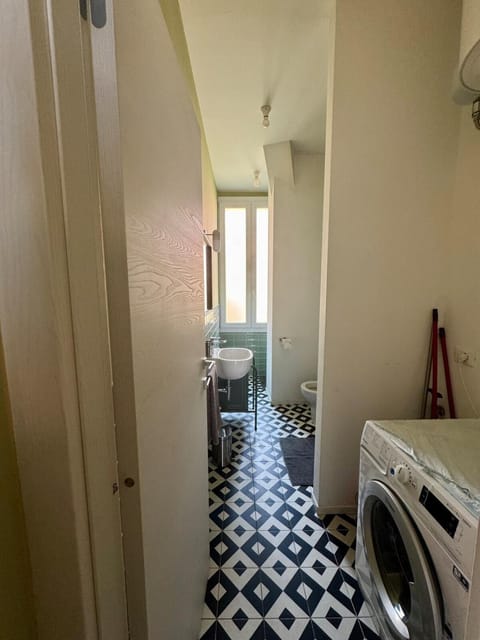 Bathroom, washing machine