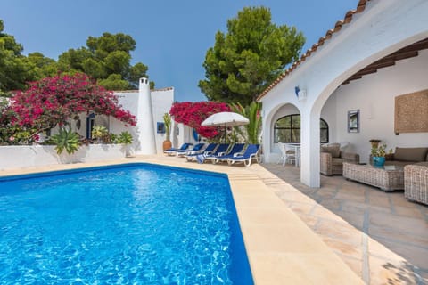 Patio, Pool view, Swimming pool, sunbed