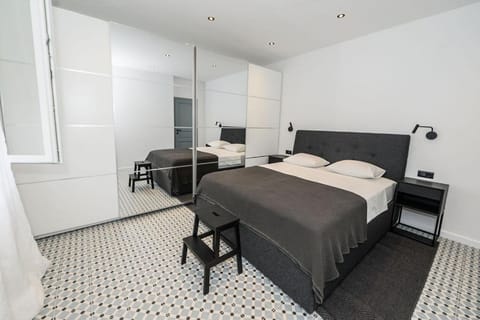 Bed, TV and multimedia, Photo of the whole room, Bedroom, wardrobe