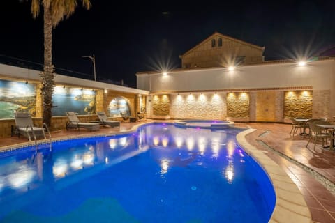 Pool view, Swimming pool, sunbed