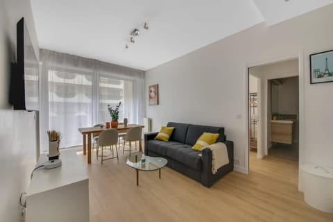 TV and multimedia, Kitchen or kitchenette, Living room, Seating area, Dining area