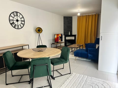 La Perle Rive Gauche House in Le Mans