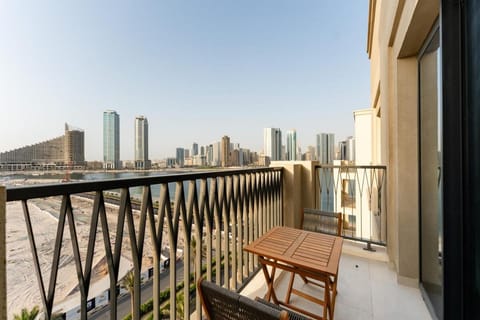 Stunning 2 Bed in Cyan Beach Residence Apartment in Al Sharjah