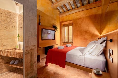 Bathroom, TV and multimedia, Bedroom, towels