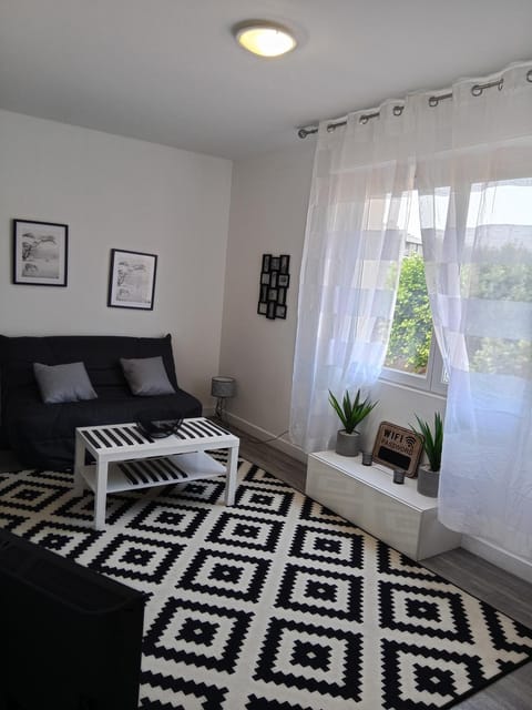 Furnished studio, 5 min Avignon, Pontet center Apartment in Le Pontet