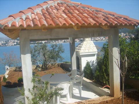 Apartments Iva Alla Apartment in Okrug Gornji