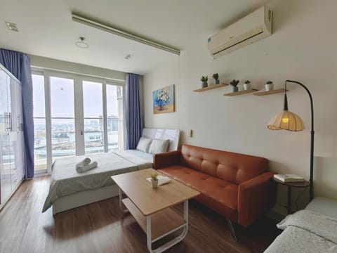 Bed, TV and multimedia, Photo of the whole room, Dining area, Bedroom, air conditioner