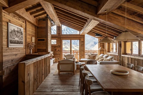 View (from property/room), View (from property/room), Living room, Seating area, Dining area, Mountain view, Mountain view