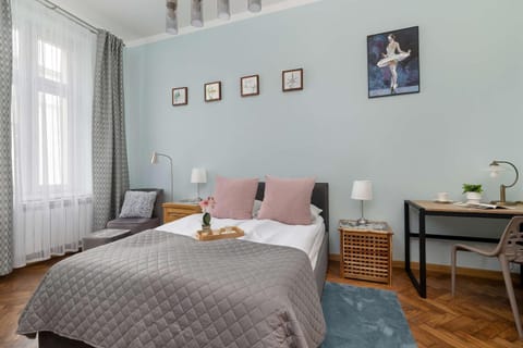 Bed, Living room, Seating area