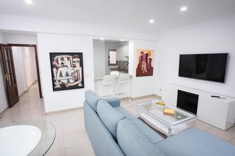 TV and multimedia, Kitchen or kitchenette, Living room, Dining area