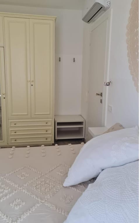 Bed, Photo of the whole room, Bedroom, wardrobe, air conditioner