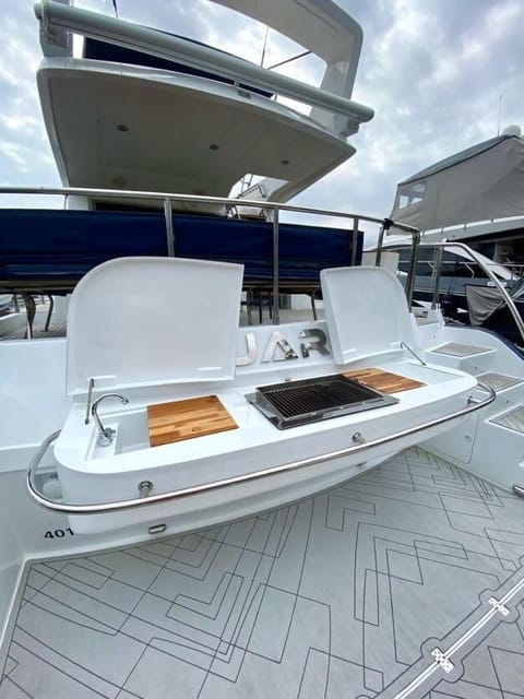 Iate de Luxo 20 pessoas com 5 horas de passeio Docked boat in Rio de Janeiro