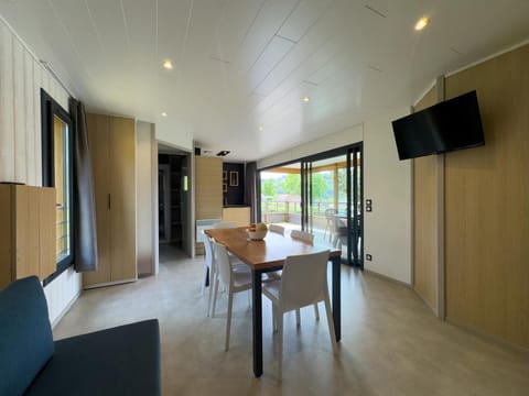 Communal lounge/ TV room, Living room, Dining area