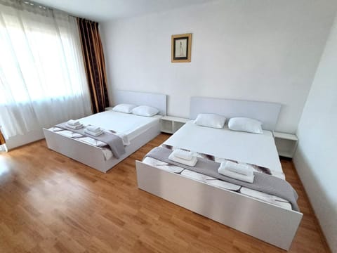 Bed, Photo of the whole room, towels