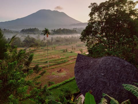 Nearby landmark, Natural landscape, Mountain view