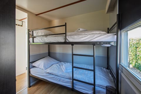 Bed, Photo of the whole room, Bedroom, bunk bed, towels