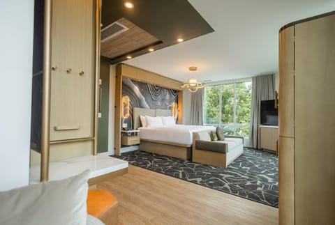 POSH on Kirkwood, A Boutique Hotel Hotel in Bloomington