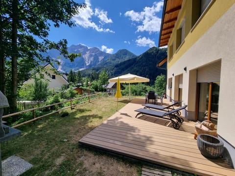 Property building, Balcony/Terrace, Mountain view
