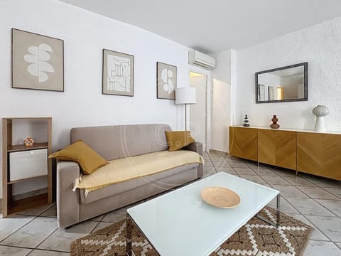 Living room, air conditioner