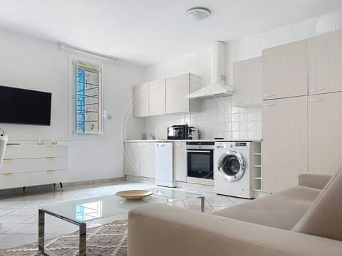 TV and multimedia, dishwasher, microwave, oven, pet friendly, stove, toaster, washing machine, kitchen