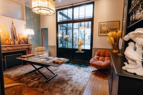 Living room, Seating area