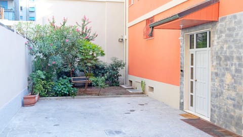 Facade/entrance