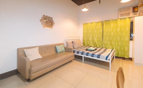 Bed, Photo of the whole room, Seating area, Bedroom