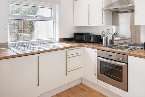 Modern 2-Bed Apartment with Garden – Pontcanna Bed and Breakfast in Cardiff