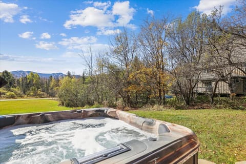 Mountain View Chalet House in Mendon