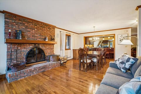 Mountain View Chalet House in Mendon