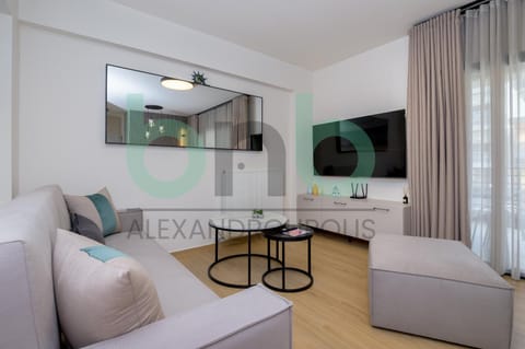 TV and multimedia, Living room, Seating area, internet