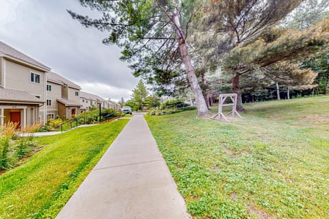 Snow Creek 115 Apartment in Warren