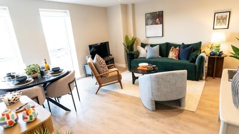 Living room, Food and drinks, Seating area, Dining area, Food