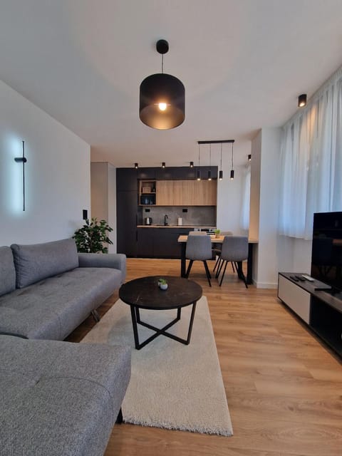 TV and multimedia, Kitchen or kitchenette, Living room, Seating area, Dining area