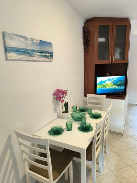 TV and multimedia, Dining area