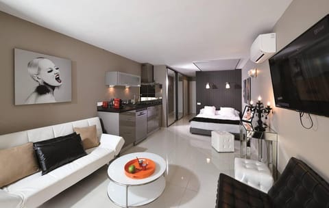 Bed, TV and multimedia, Living room, Bedroom