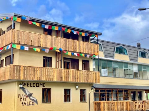 Property building, Day