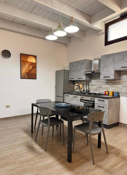 Kitchen or kitchenette, Dining area, stove