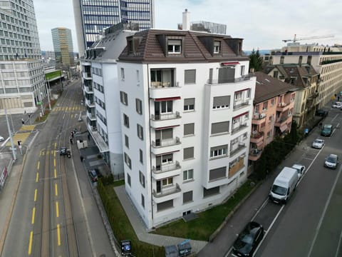 Downtown Dream 3 5BR with Balcony and Style BA21 House in Zurich City