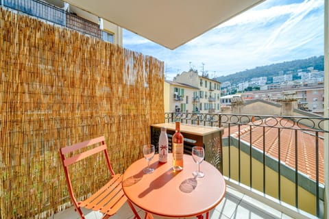 Property building, Patio, Day, Natural landscape, View (from property/room), Balcony/Terrace, Dining area, City view, Mountain view