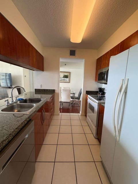 Bright 2BR Apartment in Prime Brickell Location Apartment in Brickell