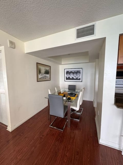 Bright 2BR Apartment in Prime Brickell Location Apartment in Brickell