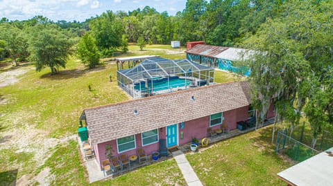 Property building, Facade/entrance, Activities, BBQ facilities, Swimming pool