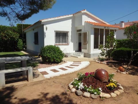 Property building, Day, Garden