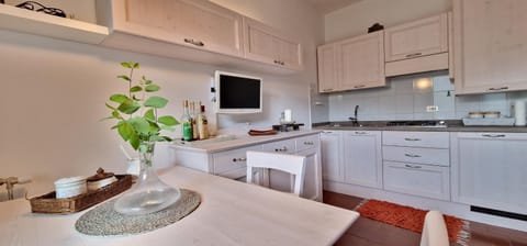 TV and multimedia, Kitchen or kitchenette, stove