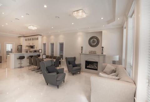 Upscale 4BR Vancouver House in Vancouver