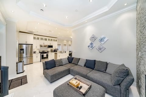 Upscale 4BR Vancouver House in Vancouver